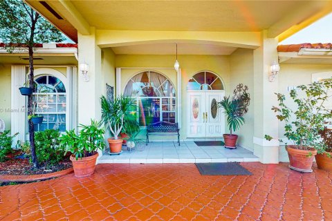 Casa en venta en Miami, Florida, 5 dormitorios, 227.98 m2 № 1387773 - foto 6