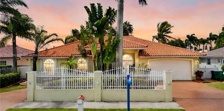 Villa ou maison à Miami, Floride 5 chambres, 227.98 m2 № 1387773