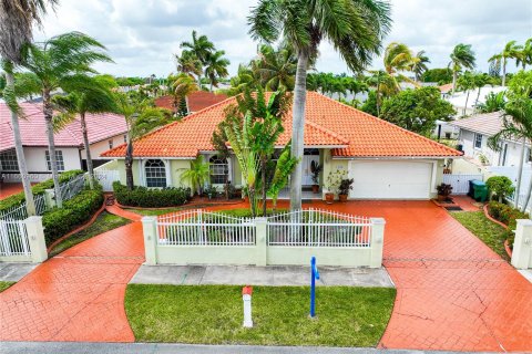 Villa ou maison à vendre à Miami, Floride: 5 chambres, 227.98 m2 № 1387773 - photo 3