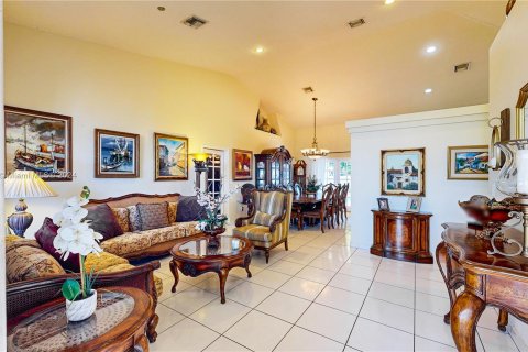 Villa ou maison à vendre à Miami, Floride: 5 chambres, 227.98 m2 № 1387773 - photo 8