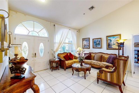 Villa ou maison à vendre à Miami, Floride: 5 chambres, 227.98 m2 № 1387773 - photo 13