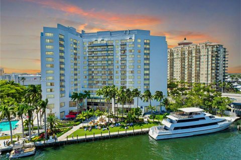 Condo in Fort Lauderdale, Florida, 1 bedroom  № 1387808 - photo 1