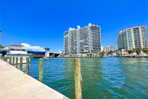 Condo in Fort Lauderdale, Florida, 1 bedroom  № 1387808 - photo 27