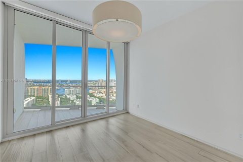 Condo in Sunny Isles Beach, Florida, 3 bedrooms  № 1345235 - photo 28