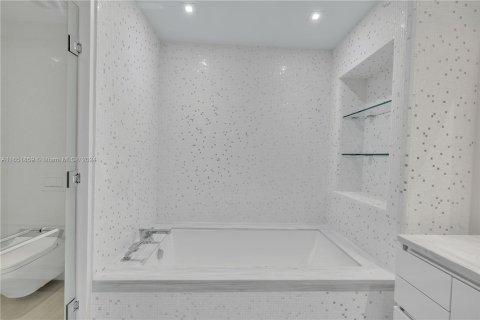 Condo in Sunny Isles Beach, Florida, 3 bedrooms  № 1345235 - photo 24