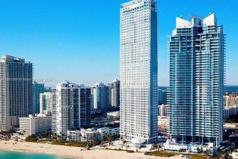 Condo in Sunny Isles Beach, Florida, 3 bedrooms  № 1345235 - photo 1