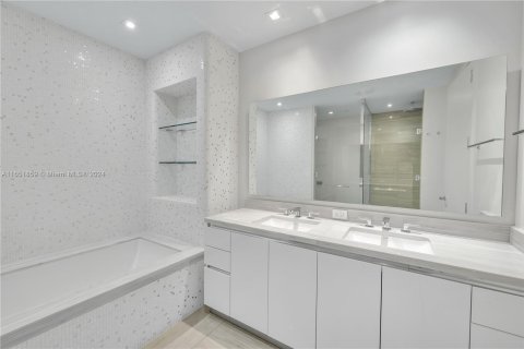 Copropriété à vendre à Sunny Isles Beach, Floride: 3 chambres, 270.62 m2 № 1345235 - photo 22