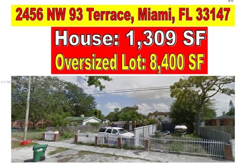 House in Miami, Florida 4 bedrooms, 121.61 sq.m. № 1119382 - photo 1