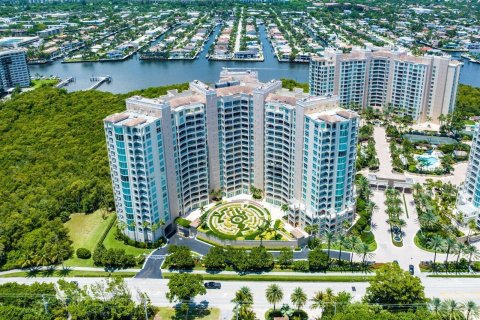 Condominio en venta en Highland Beach, Florida, 3 dormitorios, 529.08 m2 № 614187 - foto 2