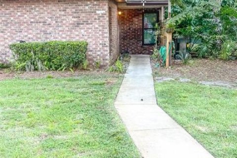 Adosado en venta en Gainesville, Florida, 2 dormitorios, 98.2 m2 № 1346176 - foto 1