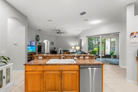 Casa en venta en Zephyrhills, Florida, 5 dormitorios, 286.23 m2 № 1356369 - foto 16