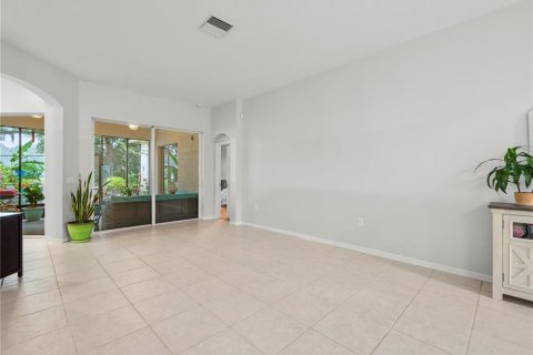 Casa en venta en Zephyrhills, Florida, 5 dormitorios, 286.23 m2 № 1356369 - foto 11