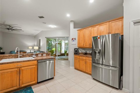 Casa en venta en Zephyrhills, Florida, 5 dormitorios, 286.23 m2 № 1356369 - foto 17