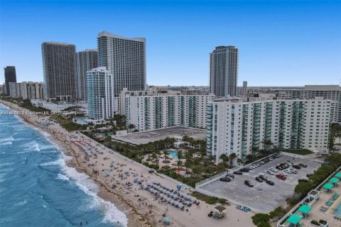 Condominio en venta en Hollywood, Florida, 1 dormitorio, 81.2 m2 № 855854 - foto 29