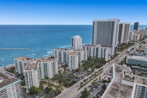 Condominio en venta en Hollywood, Florida, 1 dormitorio, 81.2 m2 № 855854 - foto 3