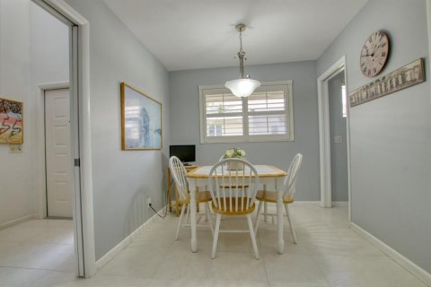 Casa en venta en Lake Worth, Florida, 3 dormitorios, 205.5 m2 № 682295 - foto 13