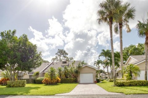 Casa en venta en Lake Worth, Florida, 3 dormitorios, 205.5 m2 № 682295 - foto 2