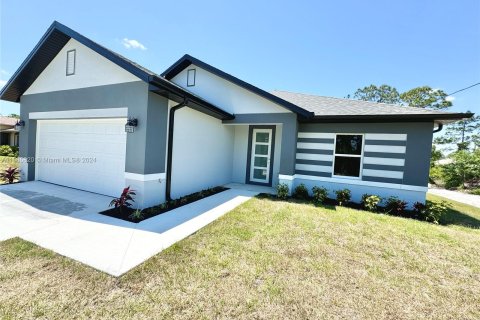 House in Lehigh Acres, Florida 4 bedrooms, 157.93 sq.m. № 1173851 - photo 3