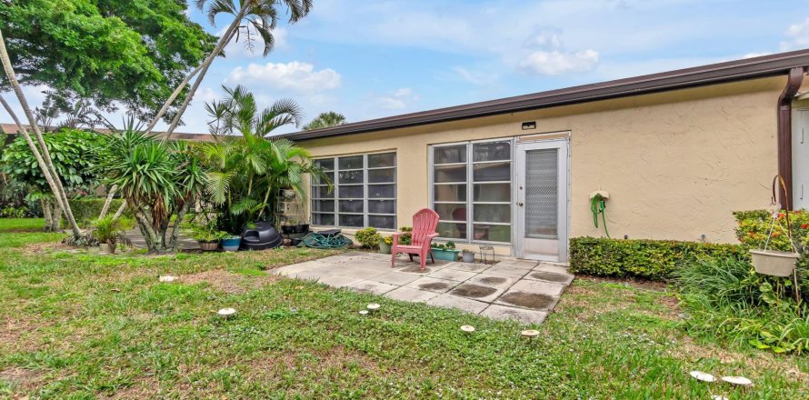 House in Delray Beach, Florida 2 bedrooms, 109.62 sq.m. № 965870