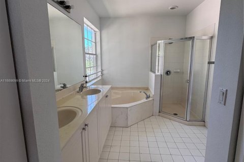 Townhouse in Miramar, Florida 4 bedrooms, 168.62 sq.m. № 1388159 - photo 4