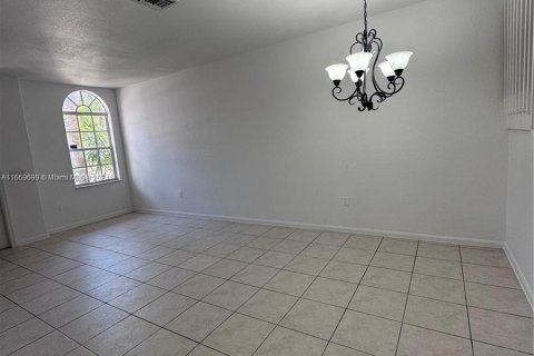 Townhouse in Miramar, Florida 4 bedrooms, 168.62 sq.m. № 1388159 - photo 5