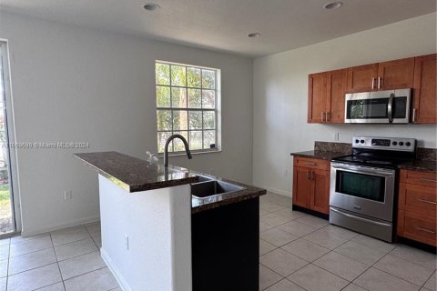 Townhouse in Miramar, Florida 4 bedrooms, 168.62 sq.m. № 1388159 - photo 10