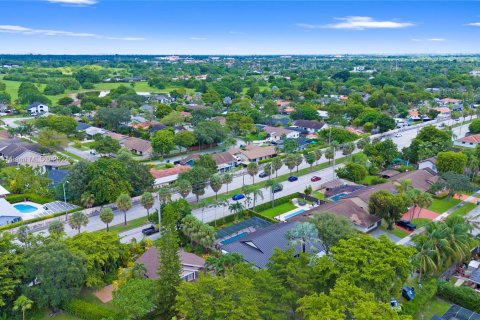 Villa ou maison à vendre à Miami, Floride: 4 chambres, 193.14 m2 № 1388156 - photo 10