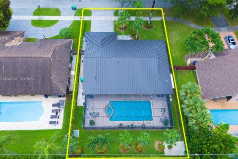 Casa en venta en Miami, Florida, 4 dormitorios, 193.14 m2 № 1388156 - foto 8