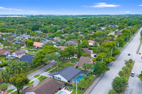 Villa ou maison à vendre à Miami, Floride: 4 chambres, 193.14 m2 № 1388156 - photo 12