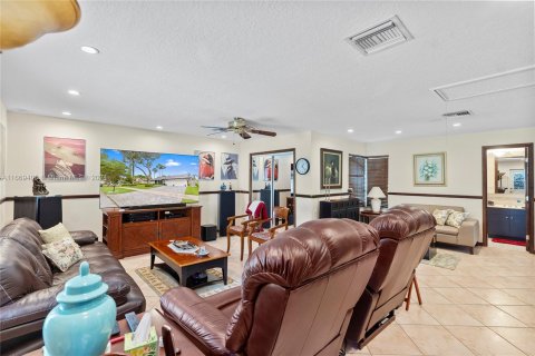 Villa ou maison à vendre à Miami, Floride: 4 chambres, 193.14 m2 № 1388156 - photo 22