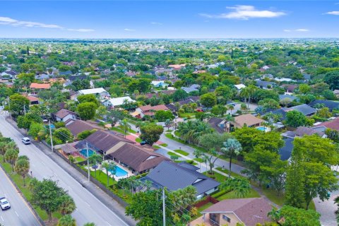 Villa ou maison à vendre à Miami, Floride: 4 chambres, 193.14 m2 № 1388156 - photo 9