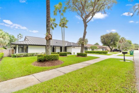 Villa ou maison à vendre à Miami, Floride: 4 chambres, 193.14 m2 № 1388156 - photo 3