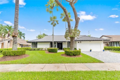 Villa ou maison à vendre à Miami, Floride: 4 chambres, 193.14 m2 № 1388156 - photo 1