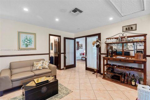 Villa ou maison à vendre à Miami, Floride: 4 chambres, 193.14 m2 № 1388156 - photo 24