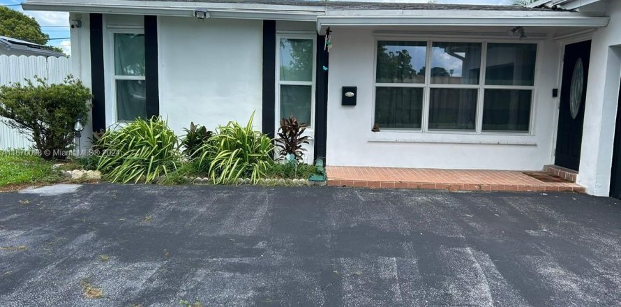 House in Sunrise, Florida 4 bedrooms, 135.64 sq.m. № 1388315