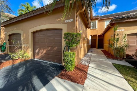 Adosado en venta en Weston, Florida, 3 dormitorios, 134.06 m2 № 1388160 - foto 1