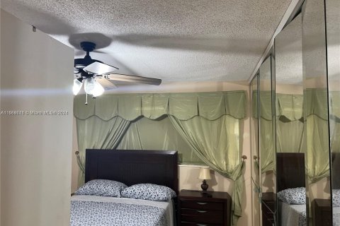 Condo in Lauderdale Lakes, Florida, 2 bedrooms  № 1388177 - photo 7