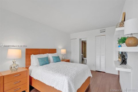 Condominio en venta en North Miami, Florida, 1 dormitorio, 68.75 m2 № 980814 - foto 3