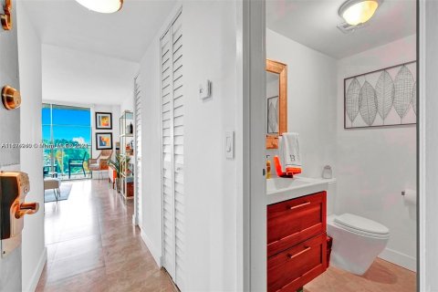 Condominio en venta en North Miami, Florida, 1 dormitorio, 68.75 m2 № 980814 - foto 7