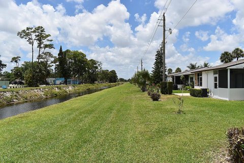 Villa ou maison à vendre à West Palm Beach, Floride: 2 chambres, 77.02 m2 № 1172305 - photo 7