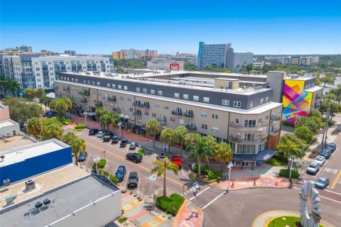 Condo in Saint Petersburg, Florida, 1 bedroom  № 1371238 - photo 1