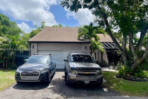 Casa en venta en Miami, Florida, 4 dormitorios, 180.14 m2 № 1305858 - foto 2