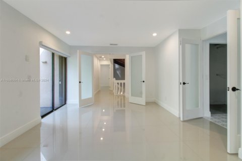 Casa en venta en Miami, Florida, 4 dormitorios, 180.14 m2 № 1305858 - foto 23