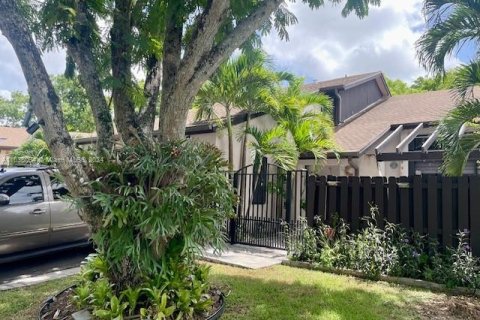 Casa en venta en Miami, Florida, 4 dormitorios, 180.14 m2 № 1305858 - foto 1