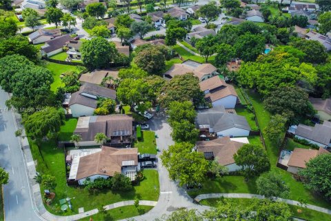 Villa ou maison à vendre à Miami, Floride: 4 chambres, 180.14 m2 № 1305858 - photo 30