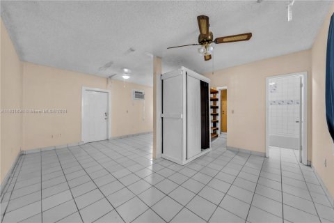 Casa en venta en Miami, Florida, 4 dormitorios, 181.44 m2 № 1305856 - foto 19