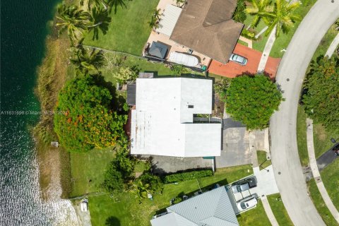 Villa ou maison à vendre à Miami, Floride: 4 chambres, 181.44 m2 № 1305856 - photo 7