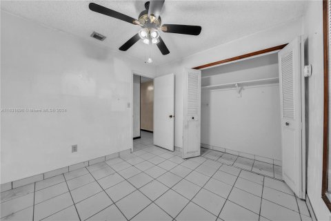 Casa en venta en Miami, Florida, 4 dormitorios, 181.44 m2 № 1305856 - foto 18