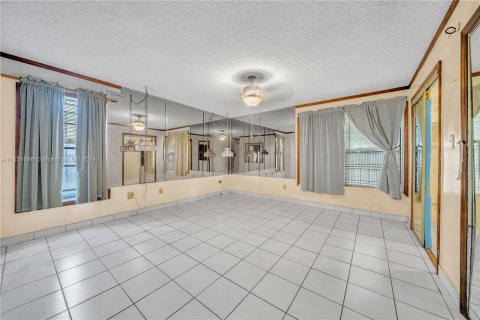 Villa ou maison à vendre à Miami, Floride: 4 chambres, 181.44 m2 № 1305856 - photo 22