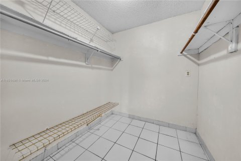 Villa ou maison à vendre à Miami, Floride: 4 chambres, 181.44 m2 № 1305856 - photo 27